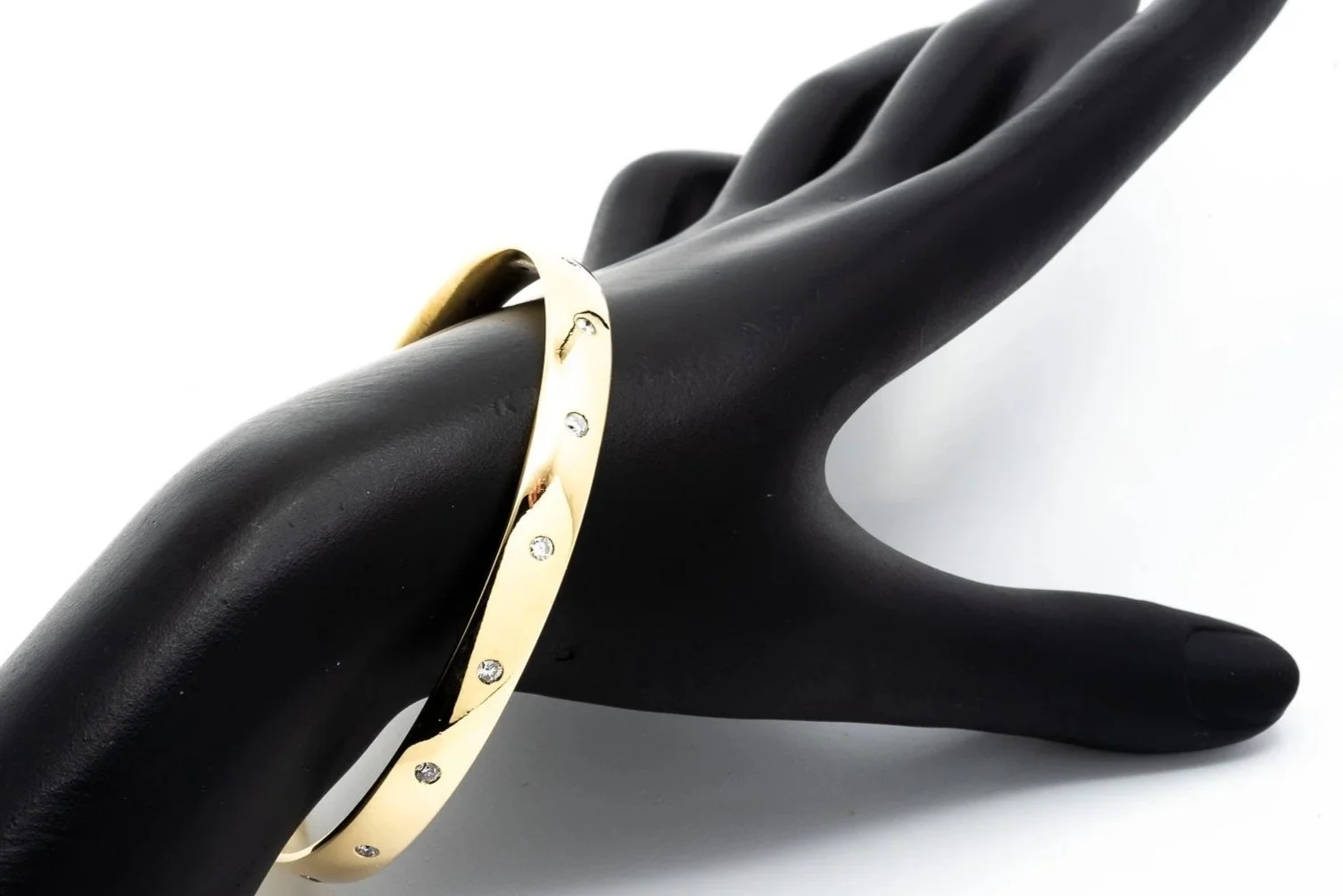 (W)Yellow Gold Round Brilliant Cut Diamond Low Dome Bangle Bracelet