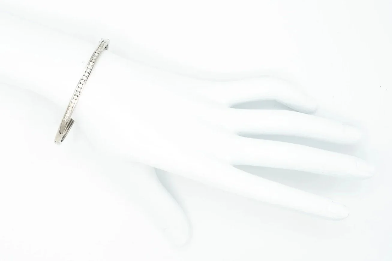 (H)White Gold Round Brilliant Cut Diamond Bangle