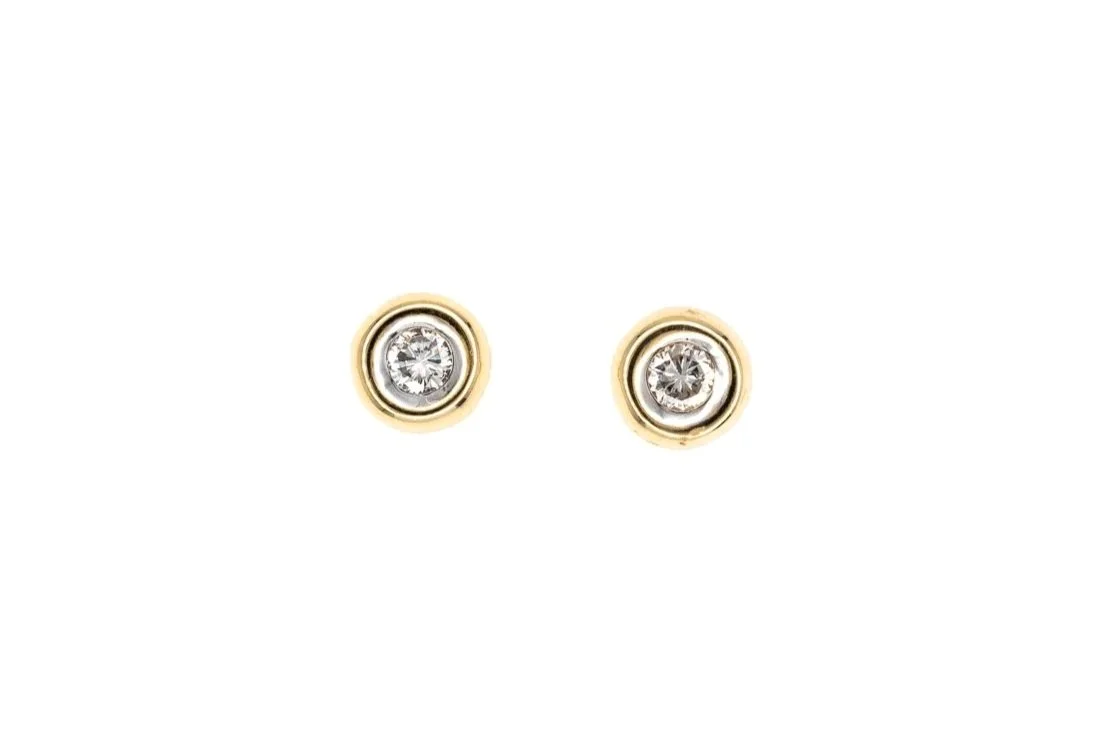 (T)Yellow Gold Solitaire Round Brilliant Cut Diamond Stud Earrings