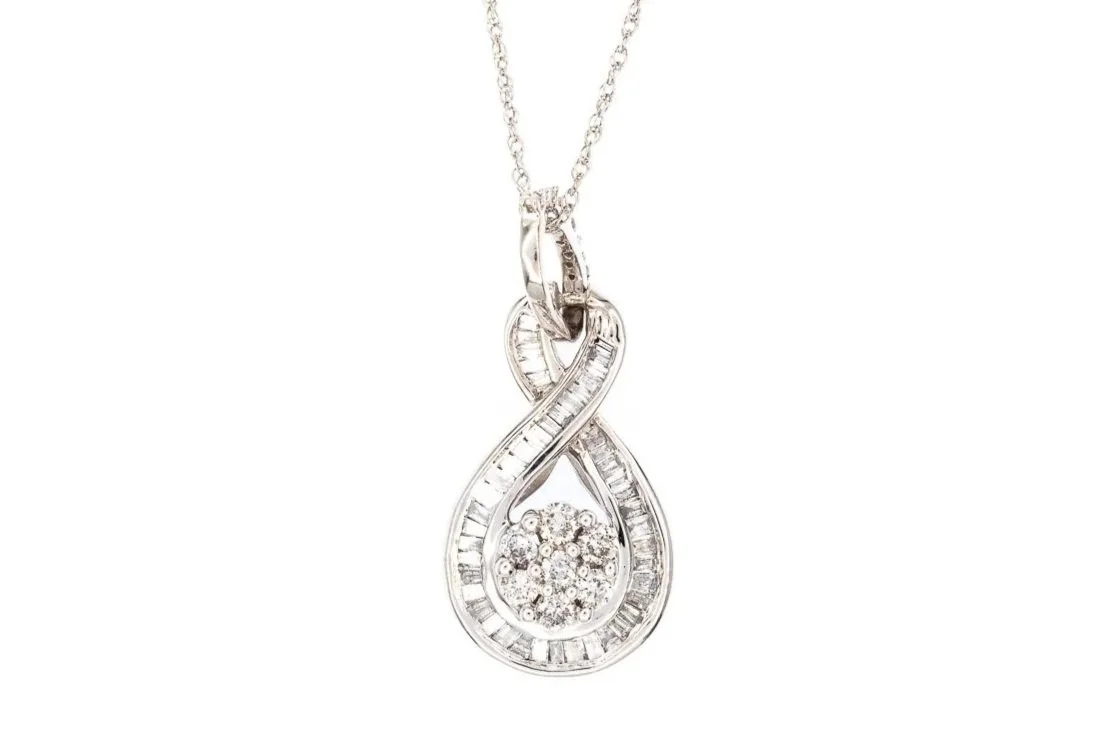(T)White Gold Diamond Drop Dangle Pendant