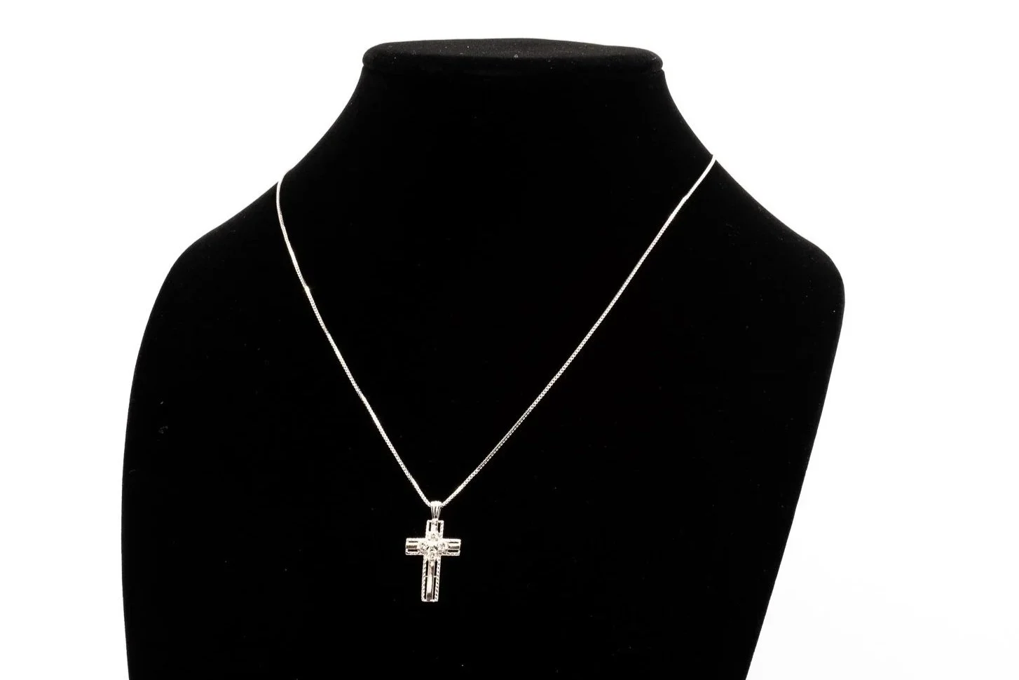 (F)Platinum Round Brilliant Cut Diamond Cross Pendant