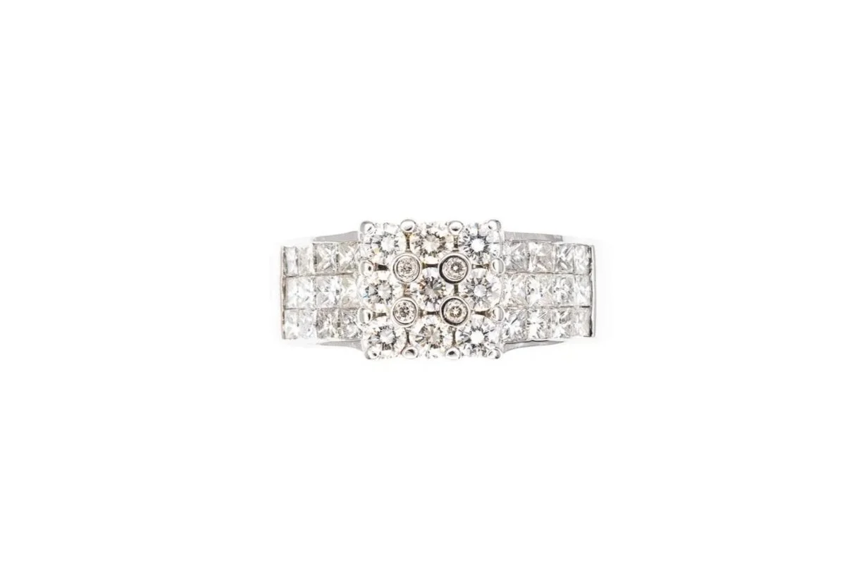 (T)White Gold Round Brilliant Princess Cut Multi Diamond Cluster Ring