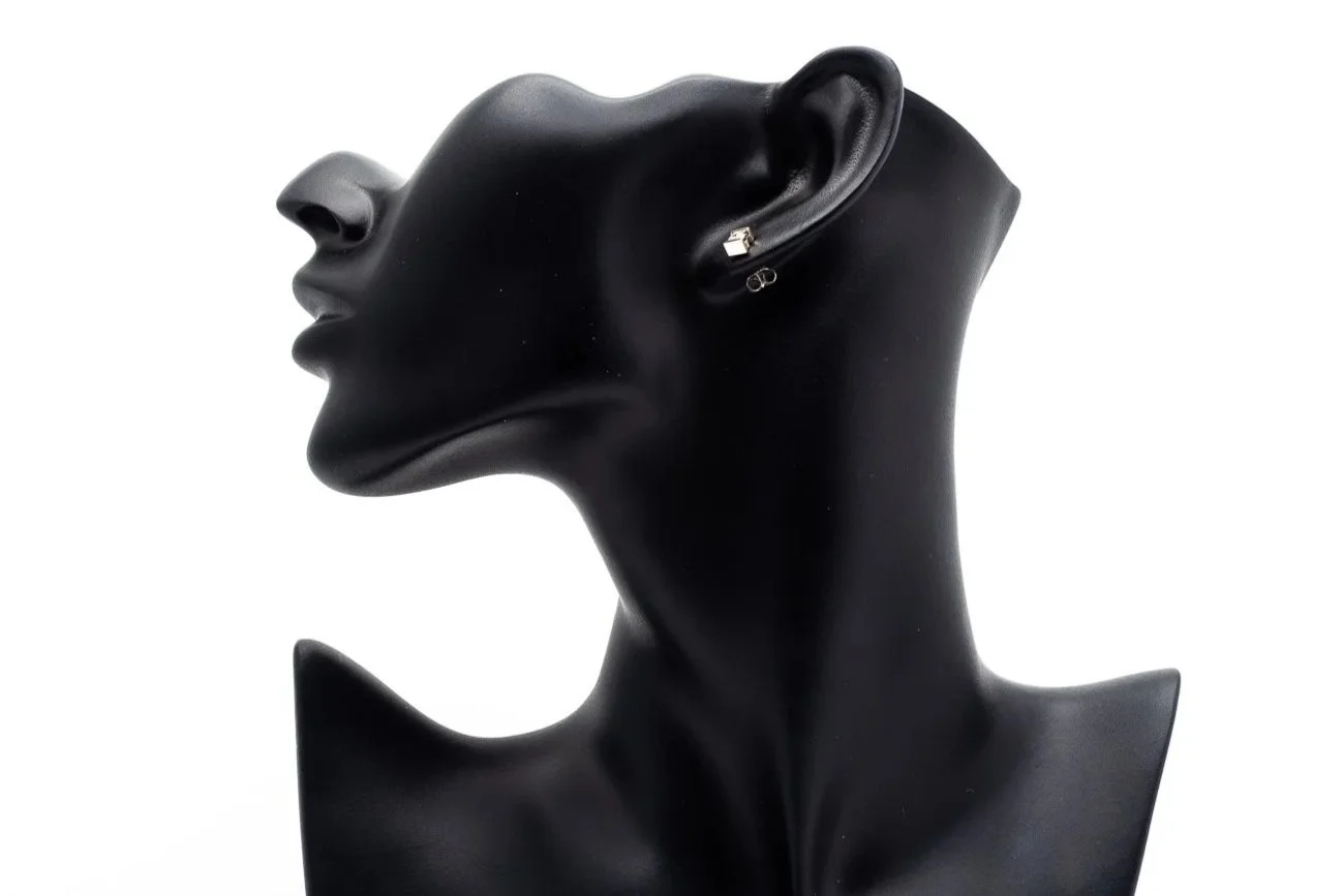 (S)White Gold Solitaire Round Brilliant Cut Canadian Diamond Stud Earrings