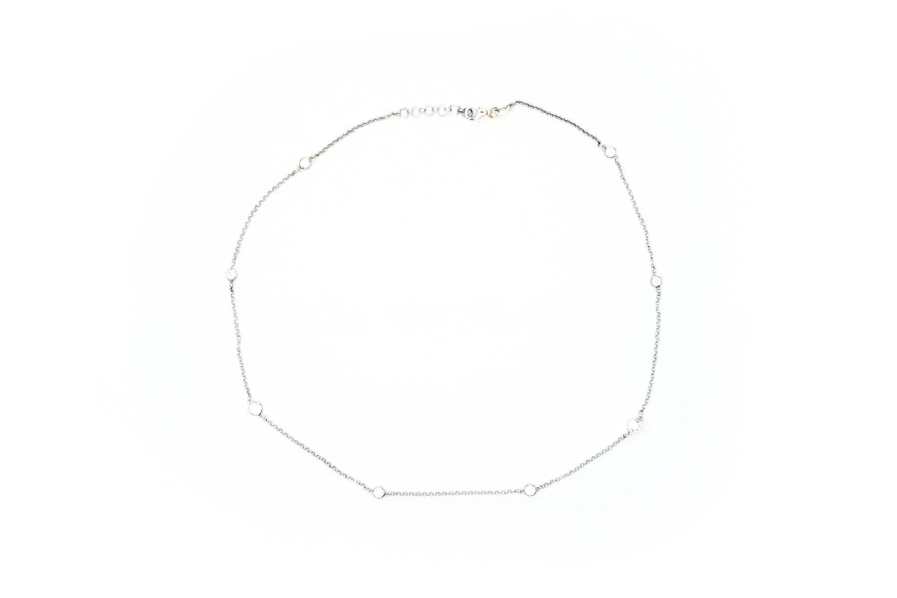 (T)White Gold Round Brilliant Cut Diamond Station Necklace