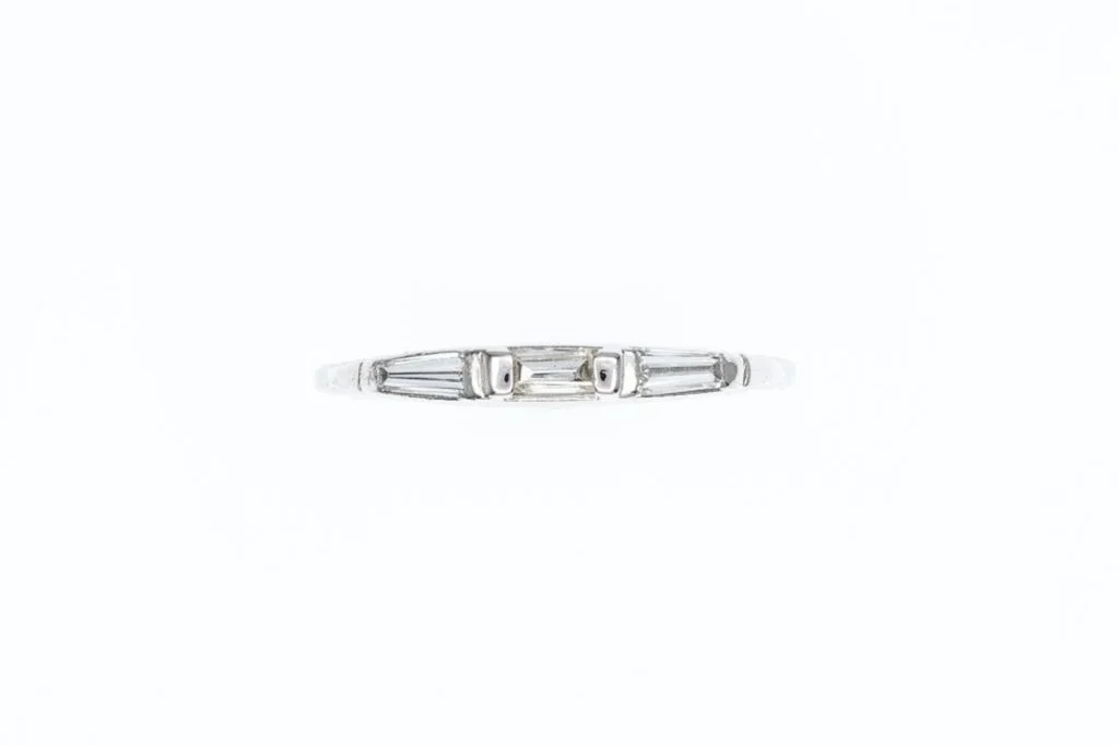(T)Platinum Tapered Baguette Cut Diamond Band