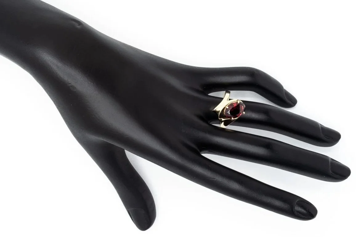 (H)Yellow Gold Solitaire Rhodolite Garnet Gemstone Ring