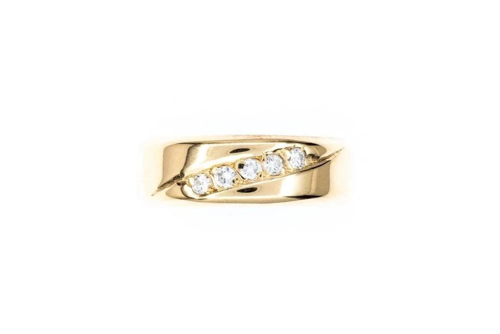 (T)Yellow Gold Round Brilliant Cut Diamond Band