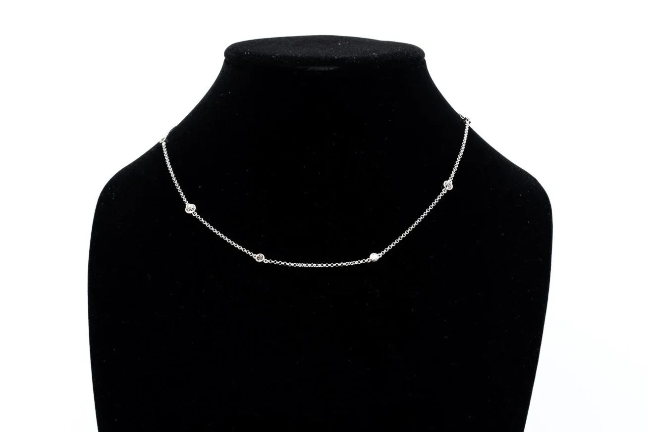 (T)White Gold Round Brilliant Cut Diamond Station Necklace