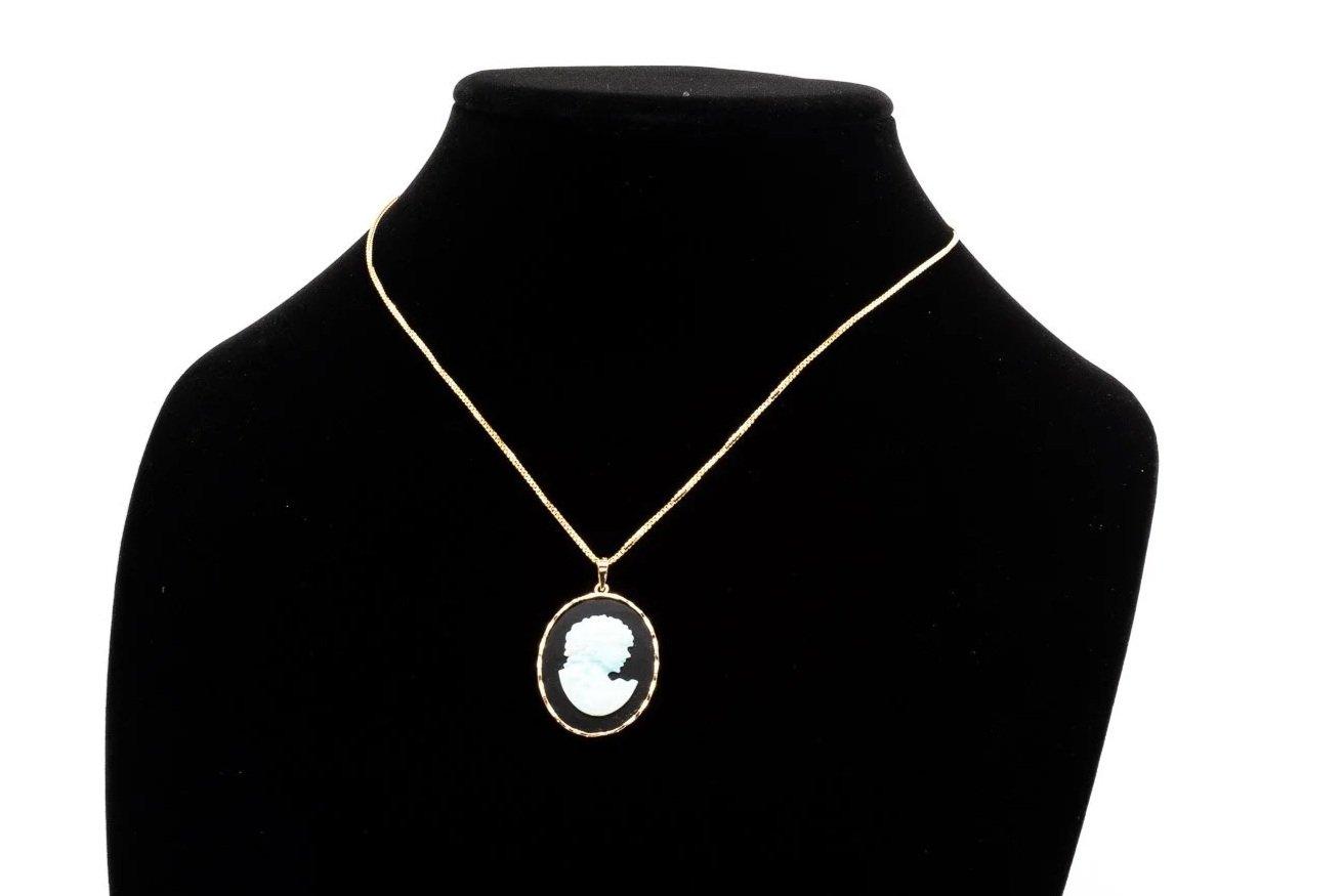(F)Yellow Gold Solitaire Black Onyx White Opal Cameo Pendant