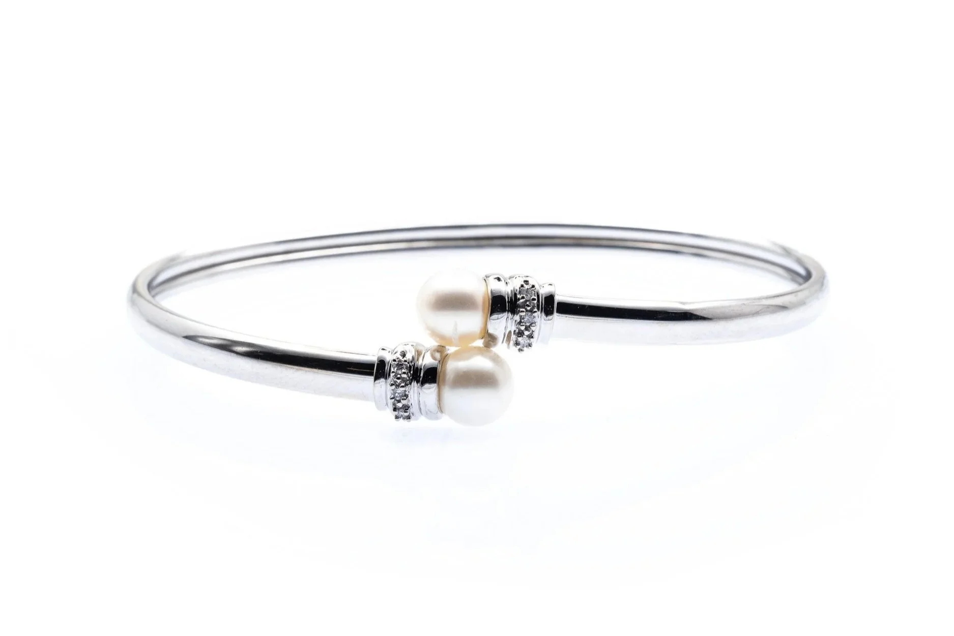 (F)White Gold Diamond Freshwater Cultured Pearl Bangle Bracelet