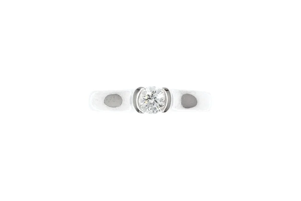 (T)White Gold Solitaire Round Brilliant Cut Diamond Engagement Ring