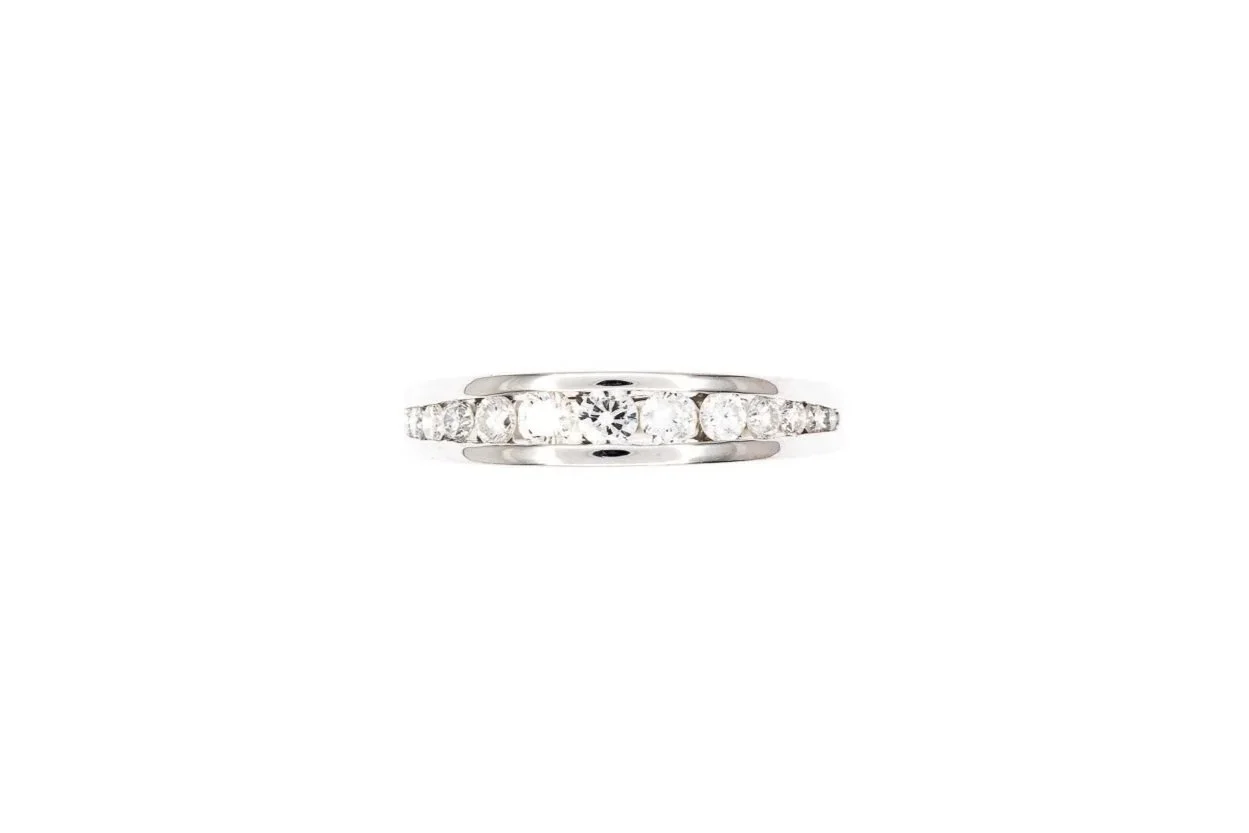 (T)White Gold Round Brilliant Cut Diamond Band