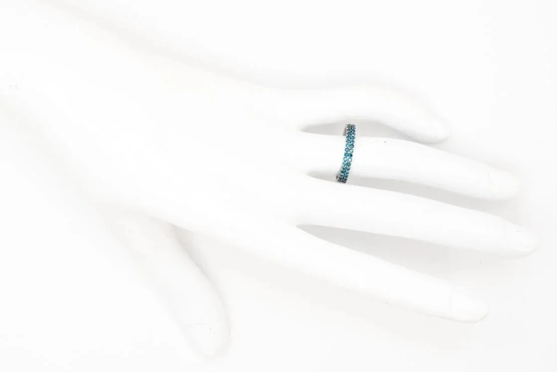 (H)White Gold Round Brilliant Cut Blue Diamond Band