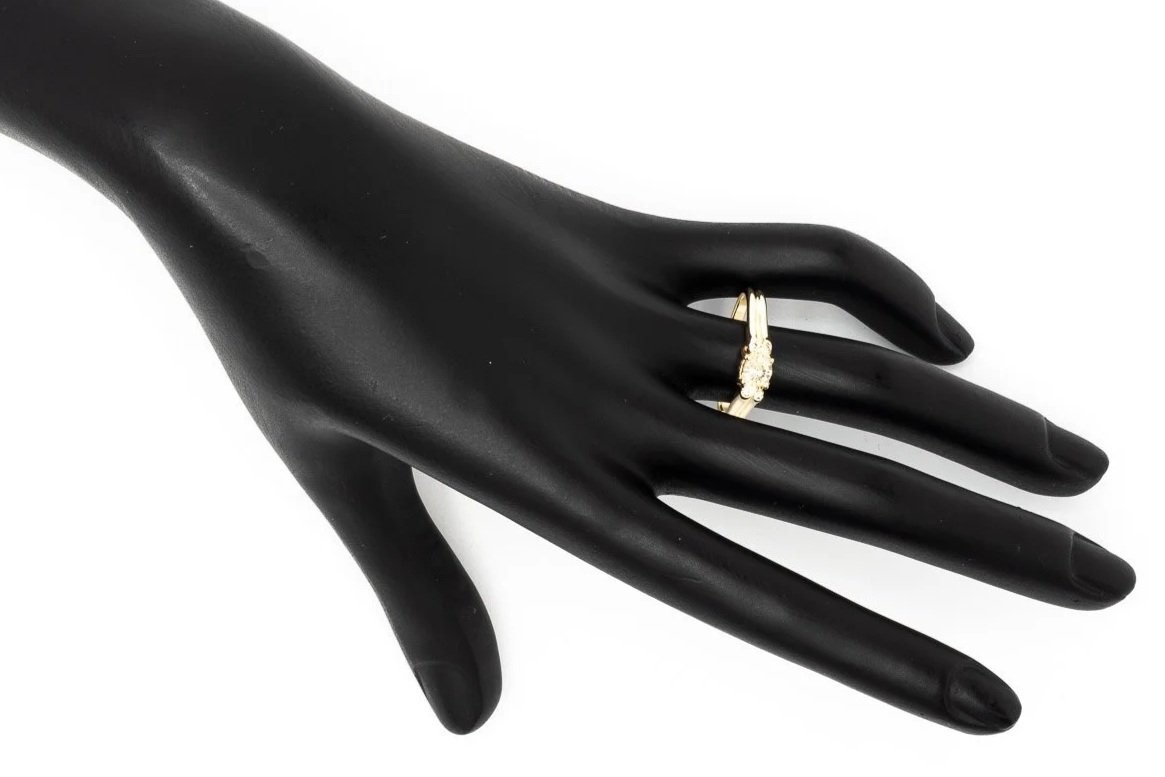 (H)Yellow Gold Round Marquise Brilliant Cut Diamond Engagement Ring
