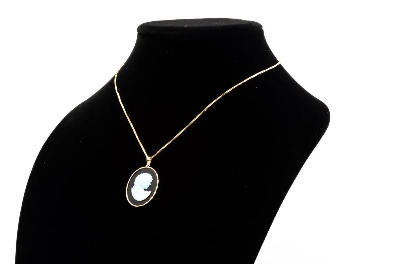 (S)Yellow Gold Solitaire Black Onyx White Opal Cameo Pendant