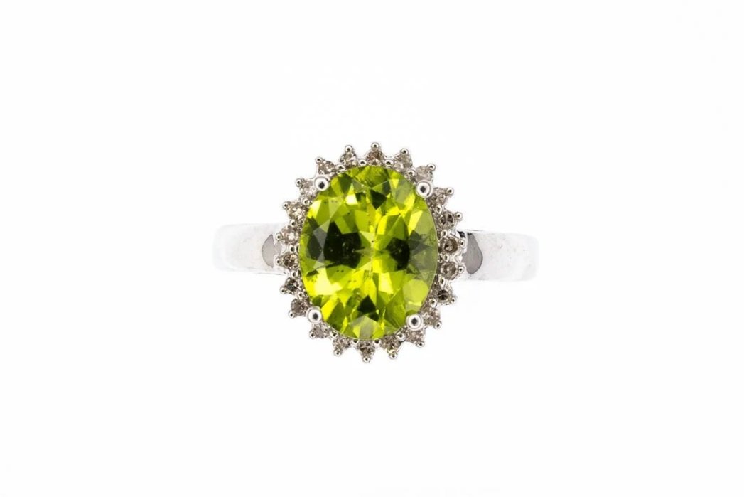 (T)White Gold Diamond Peridot Cluster Gemstone Ring