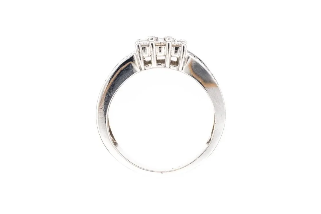 (F)White Gold Round Brilliant Princess Cut Multi Diamond Cluster Ring