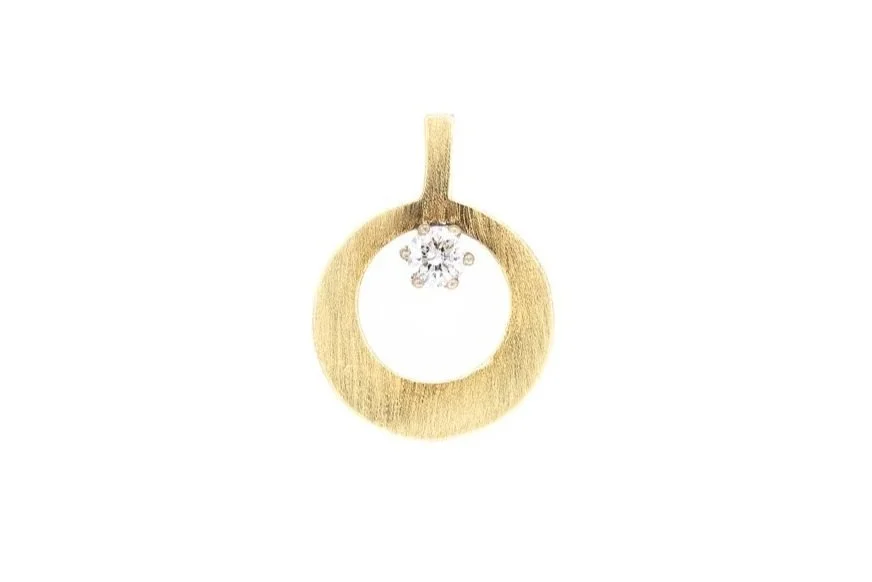 (T)Yellow Gold Solitaire Diamond Open Circle Pendant
