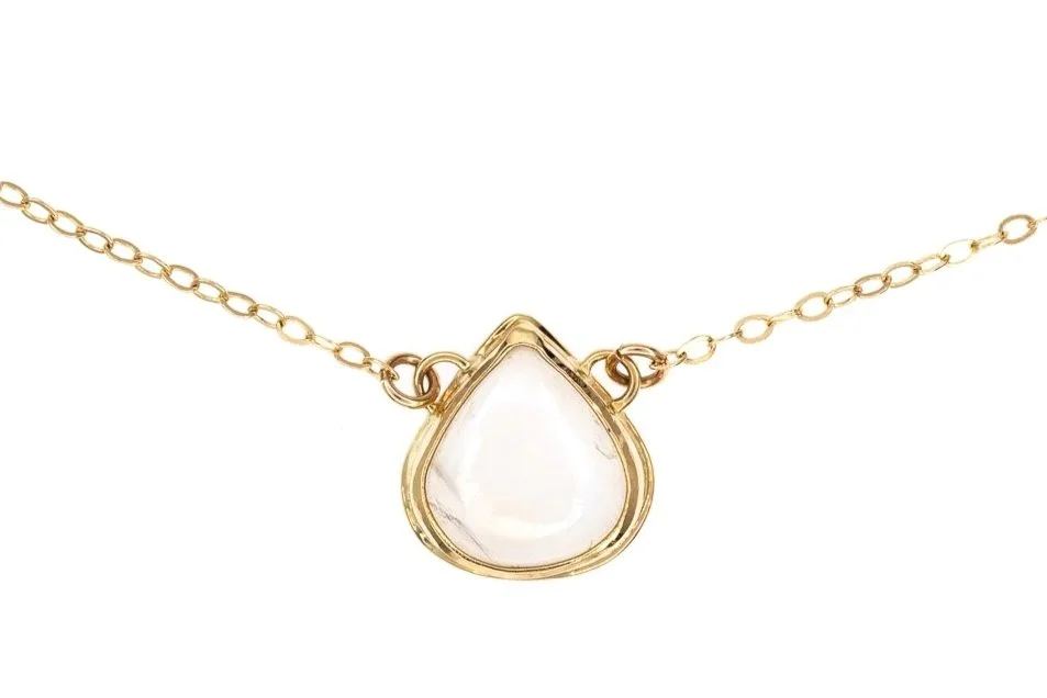 (T)Yellow Gold Solitaire Moonstone Attached Pendant