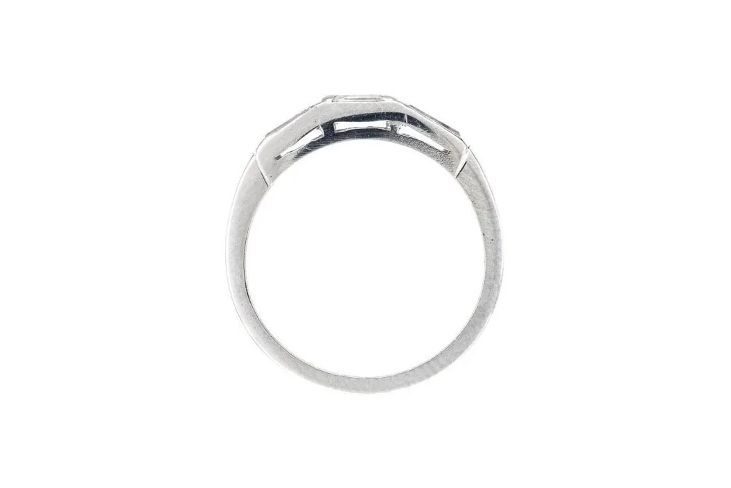(F)Platinum Tapered Baguette Cut Diamond Band