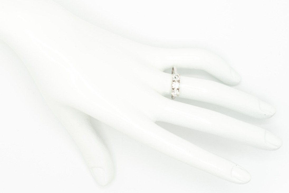 (H)Platinum Round Brilliant Cut Three Stone Diamond Ring