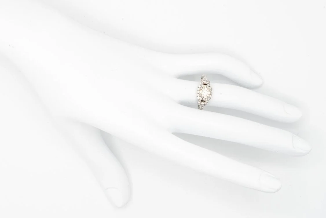 (H)White Gold Round Brilliant Cut Diamond Engagement Ring