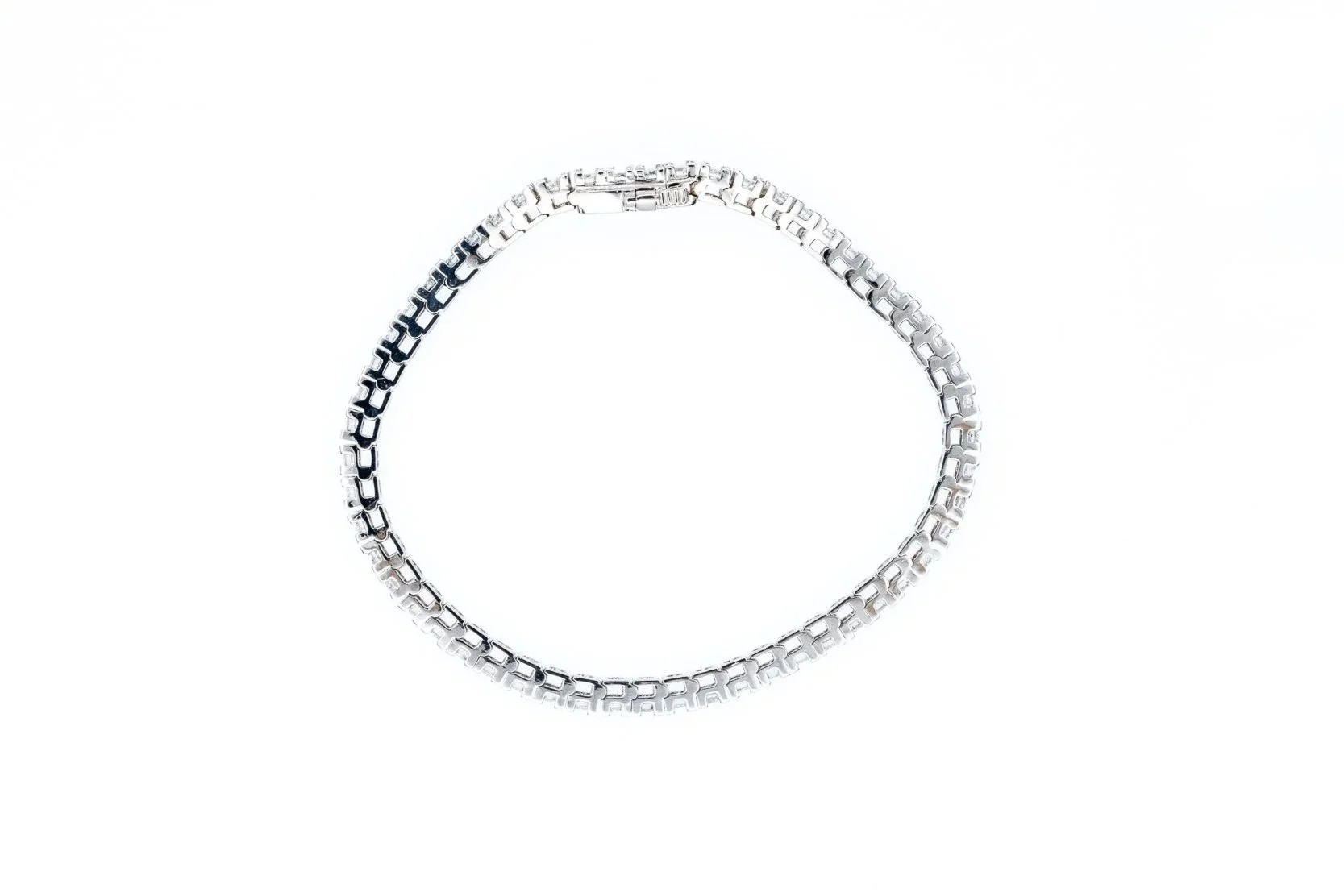 (T)White Gold Round Brilliant Cut Diamond Tennis Bracelet