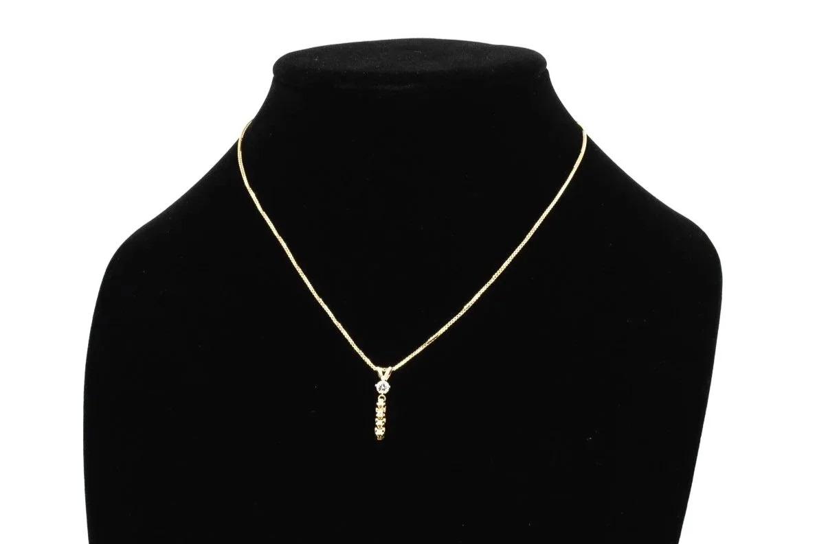 (F)Yellow Gold Round Brilliant Cut Diamond Drop Dangle Pendant