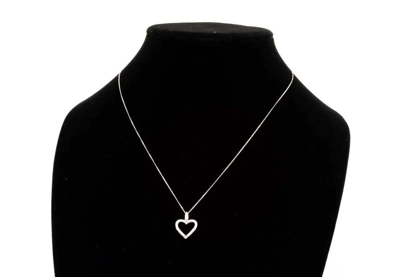 (F)White Gold Round Brilliant Cut Diamond Open Heart Pendant