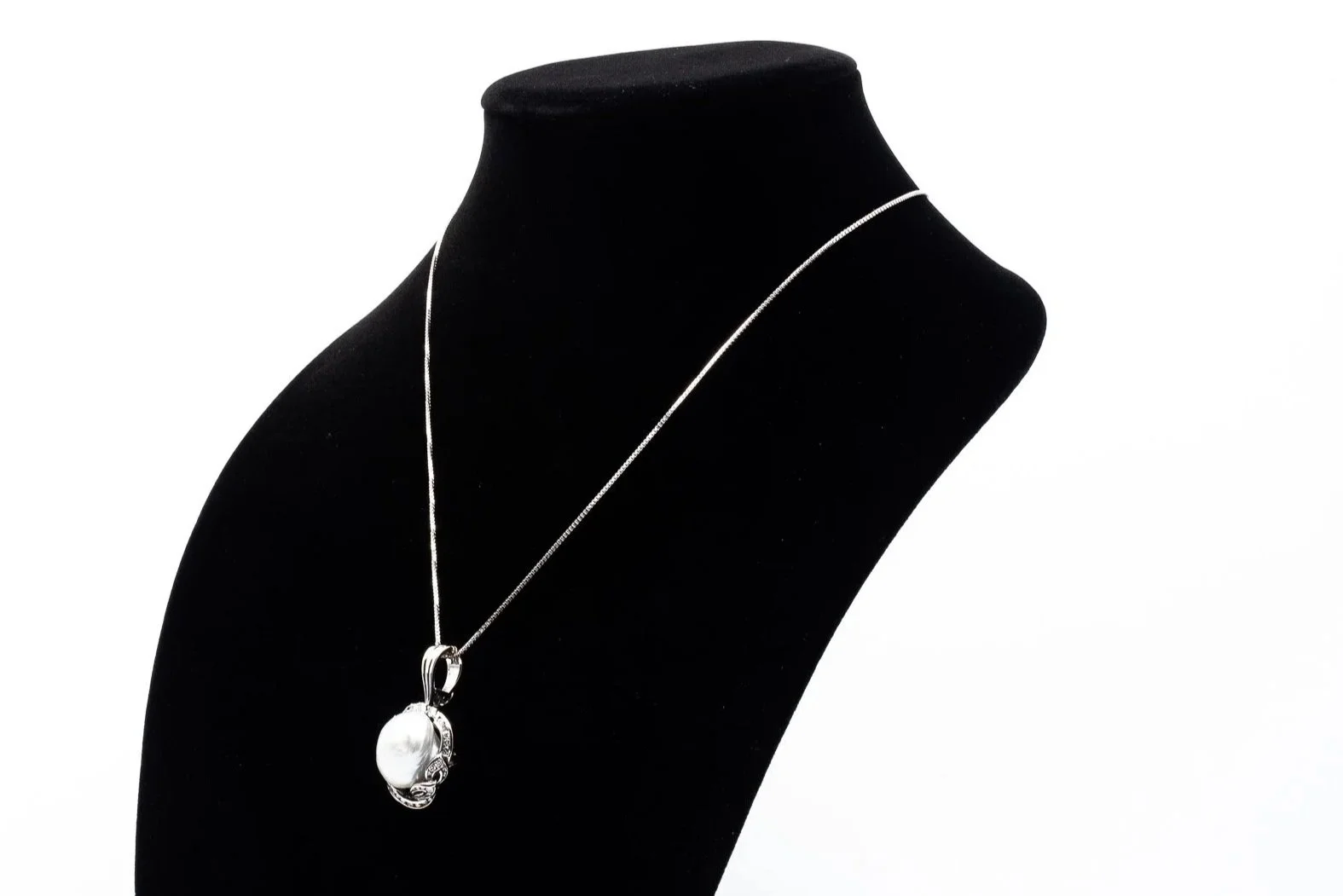 (S)White Gold Diamond South Sea Cultured Pearl Pendant