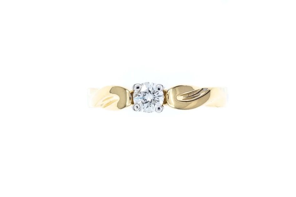 (T)Yellow Gold Solitaire Round Brilliant Cut Diamond Engagement Ring