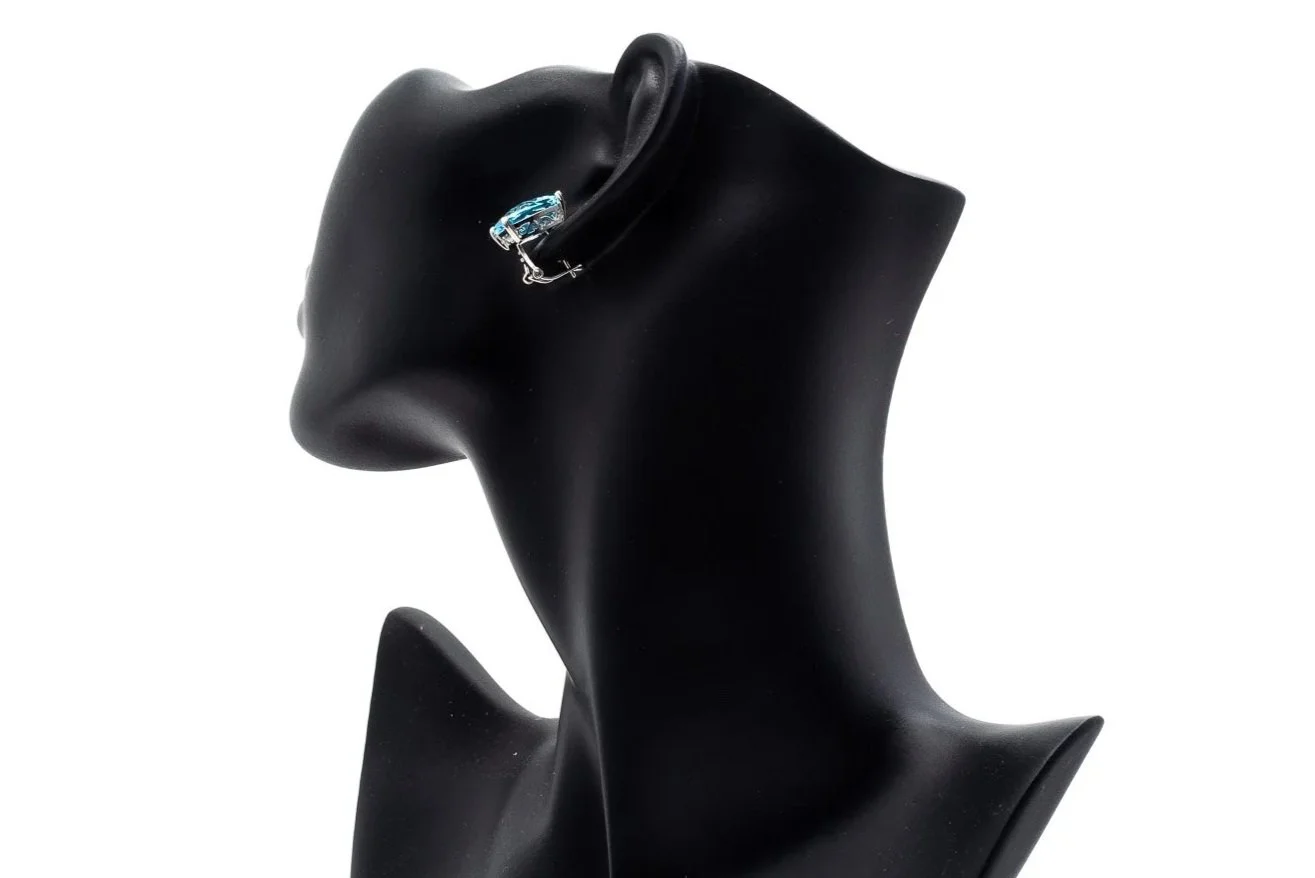 (B)White Gold Solitaire Blue Topaz Stud Earrings