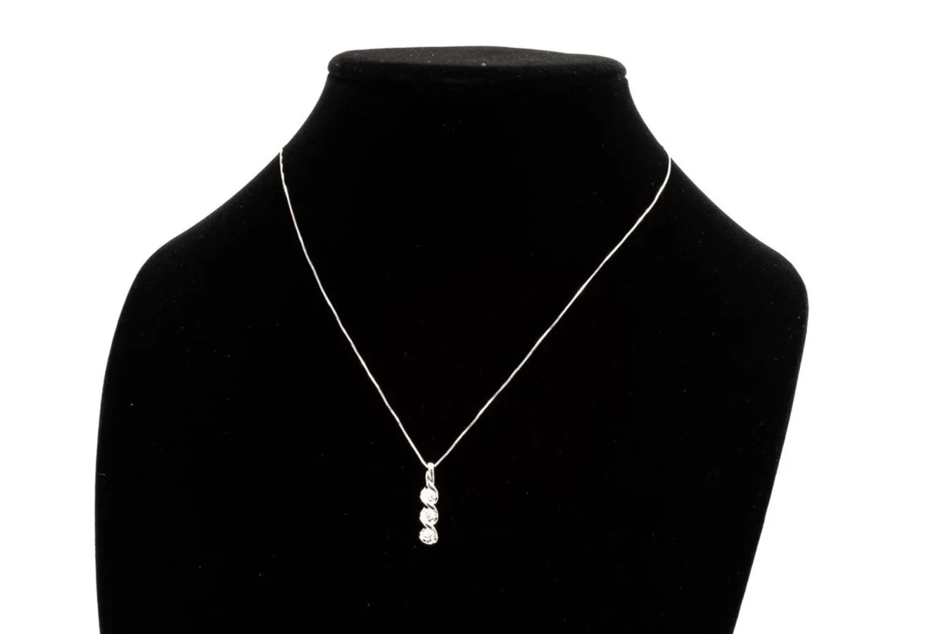 (F)White Gold Round Brilliant Cut Diamond Linear Drop Pendant