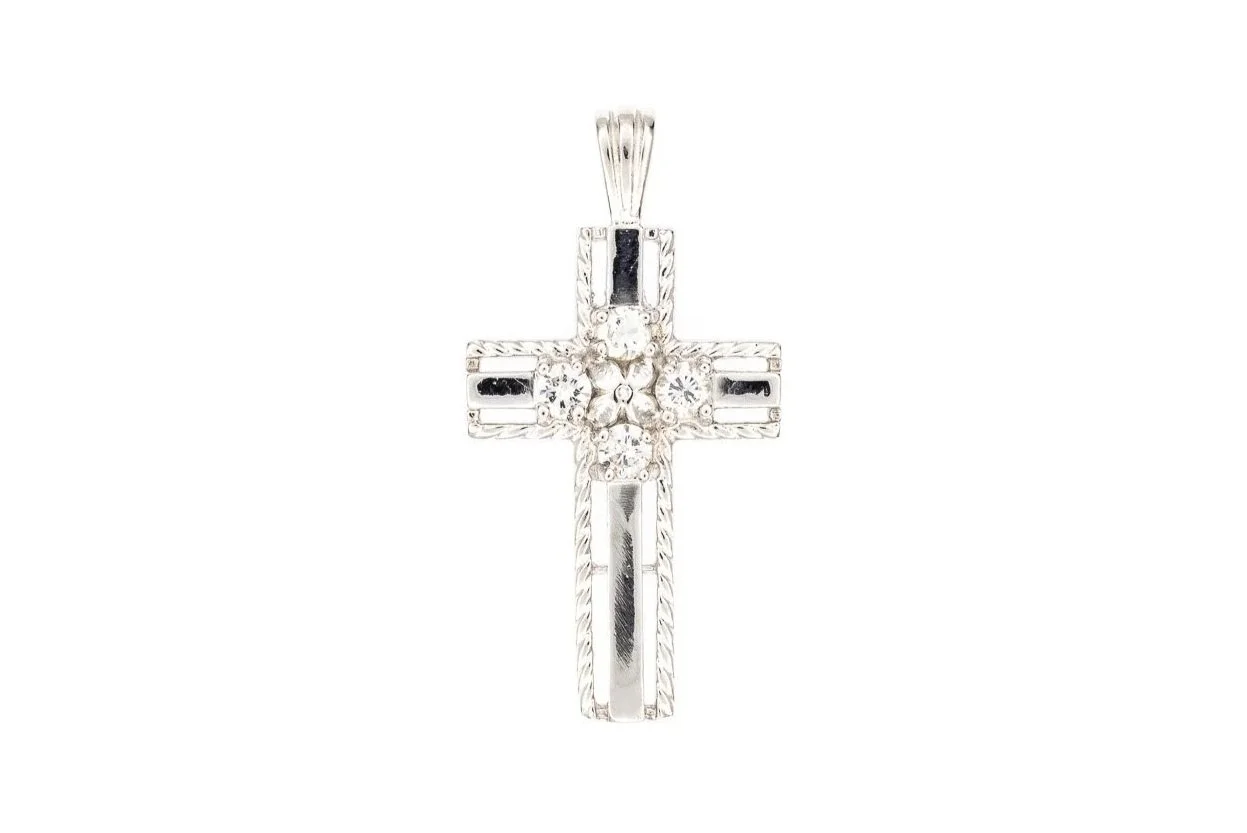 (T)Platinum Round Brilliant Cut Diamond Cross Pendant