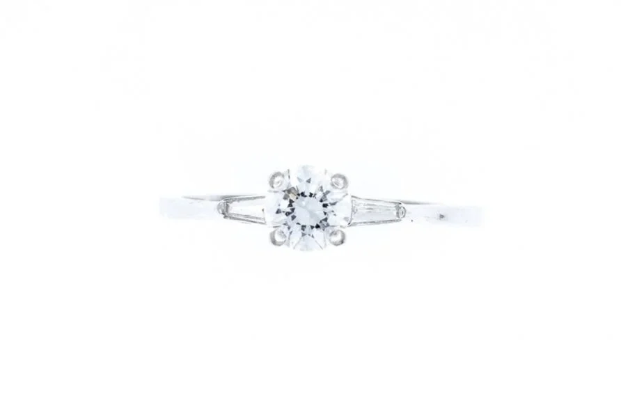 (T)White Gold Round Brilliant Cut Three Stone Diamond Engagement Ring