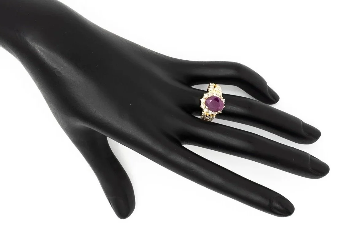 (H)Yellow Gold Round Brilliant Cut Diamond Ruby Cluster Gemstone Ring