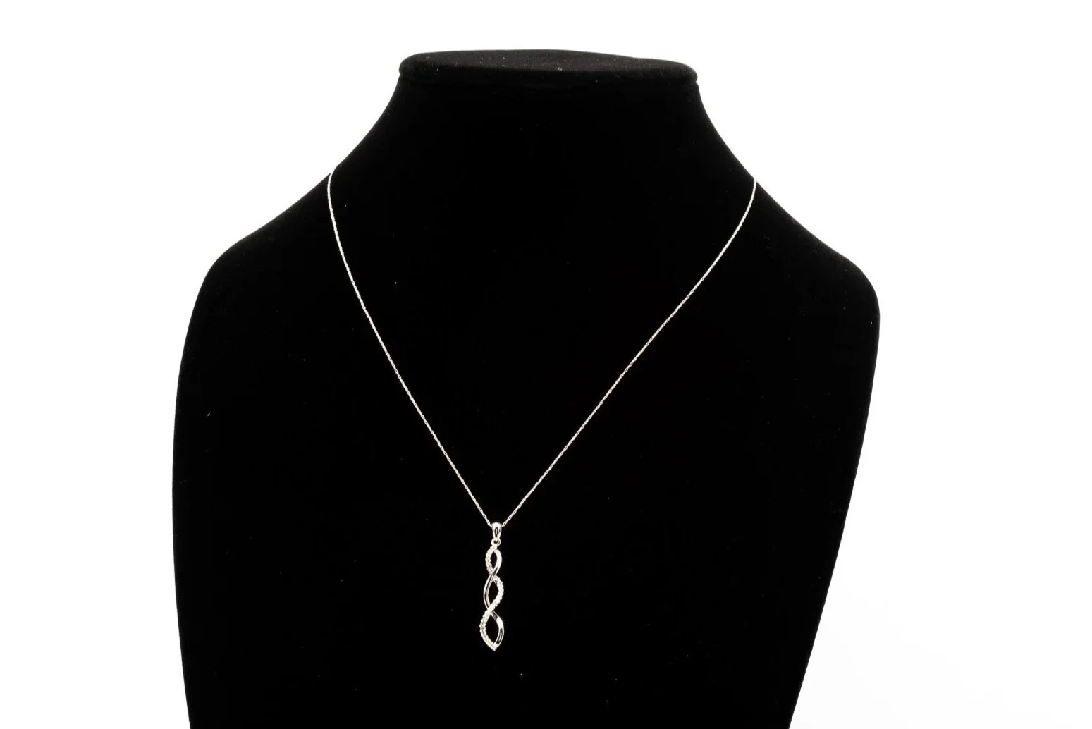 (F)White Gold Round Brilliant Cut Diamond Linear Drop Pendant