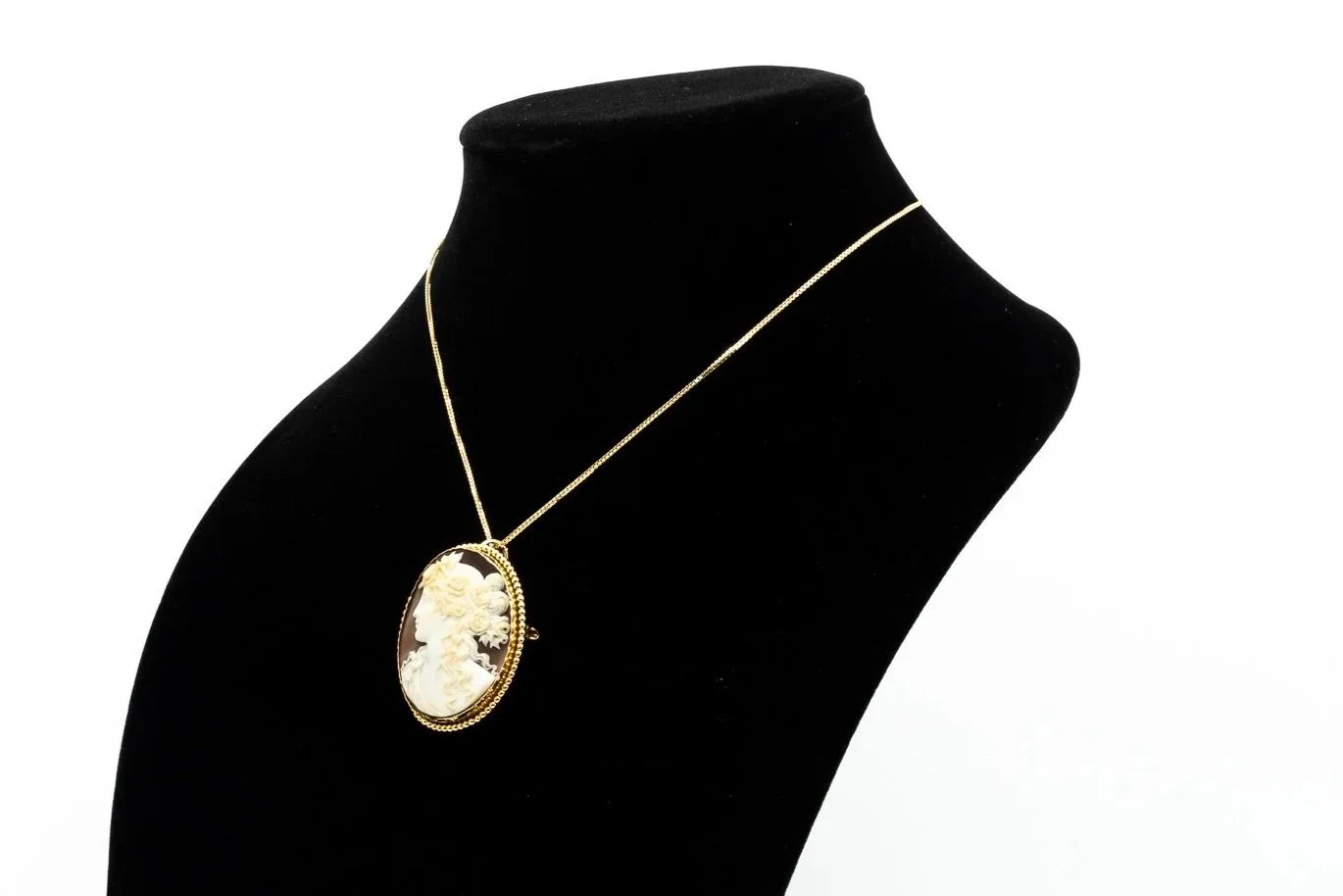 (S)Yellow Gold Cameo Pendant Brooch