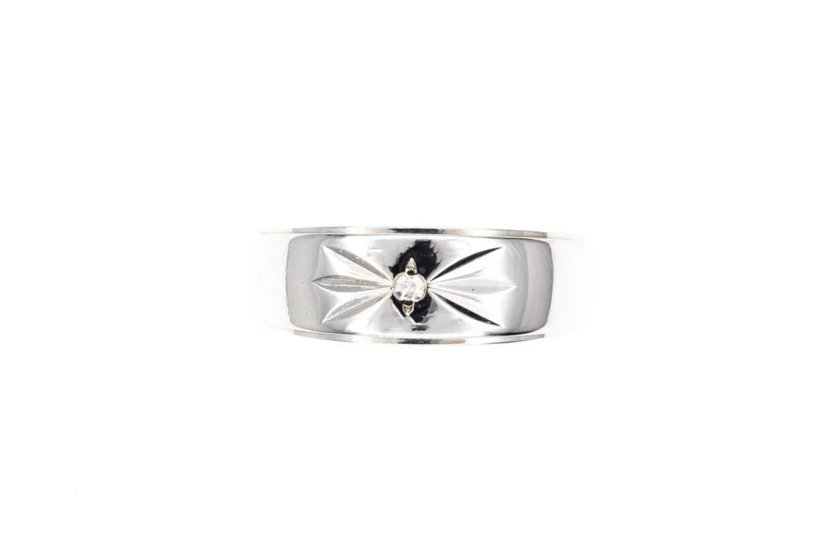 (T)White Gold Solitaire Single Cut Diamond Band