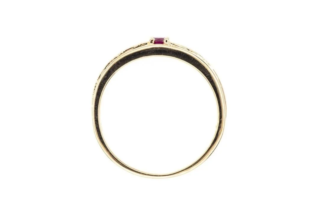 (F)Yellow Gold Solitaire Ruby Gemstone Ring