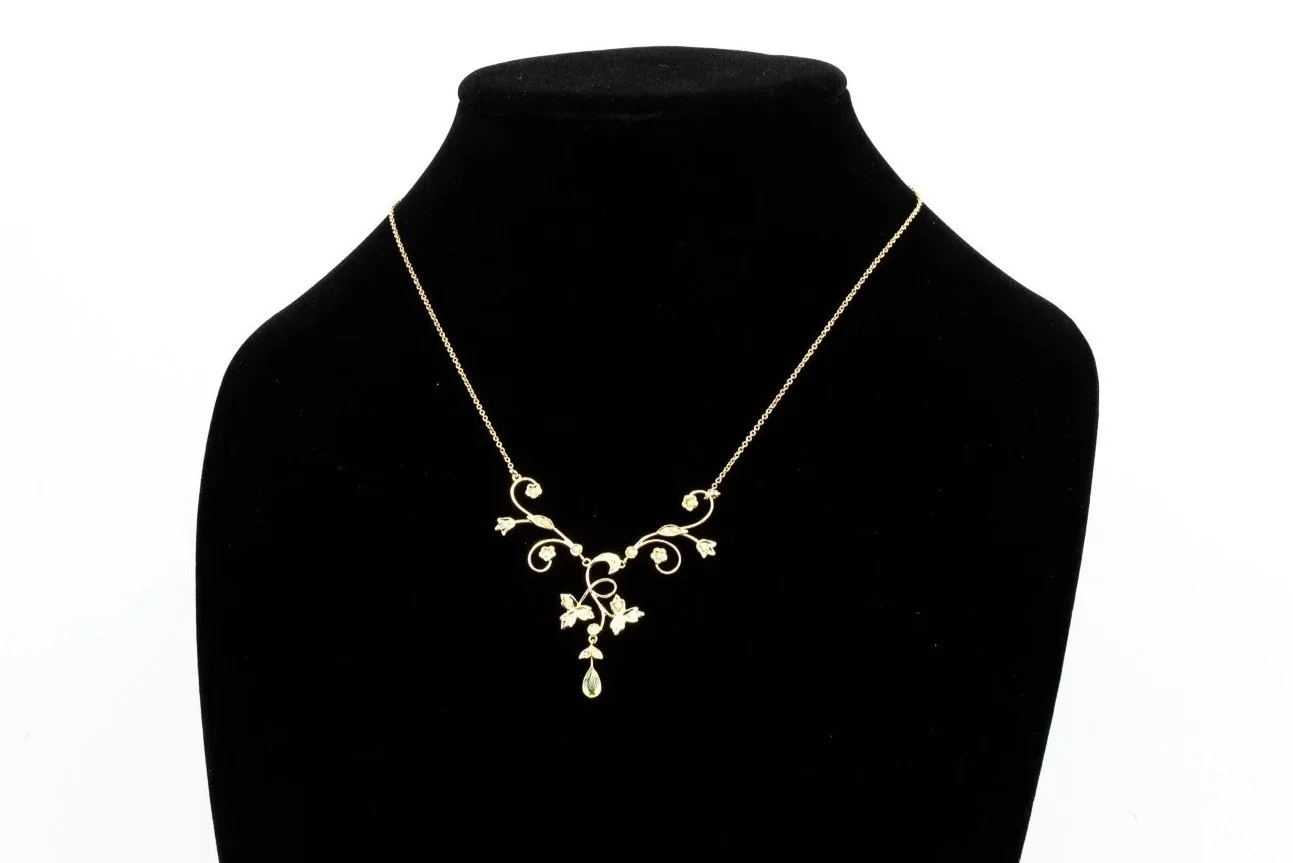 (F)Yellow Gold Seed Pearl Peridot Floral Pendant