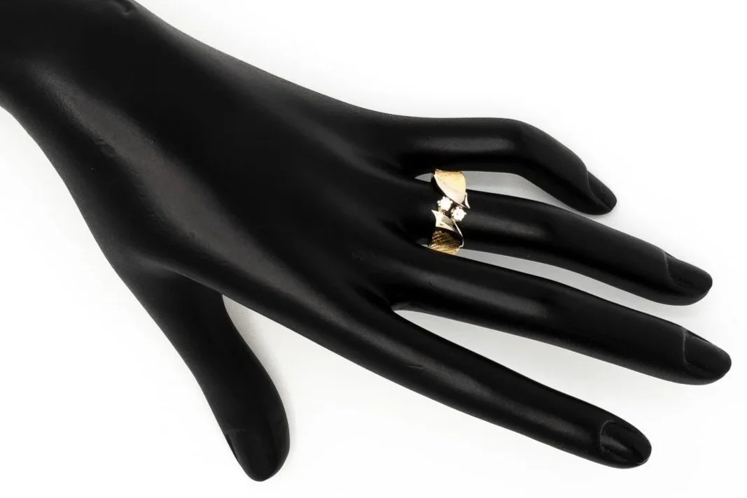 (H)White Gold Yellow Florentine Gold Diamond Ring