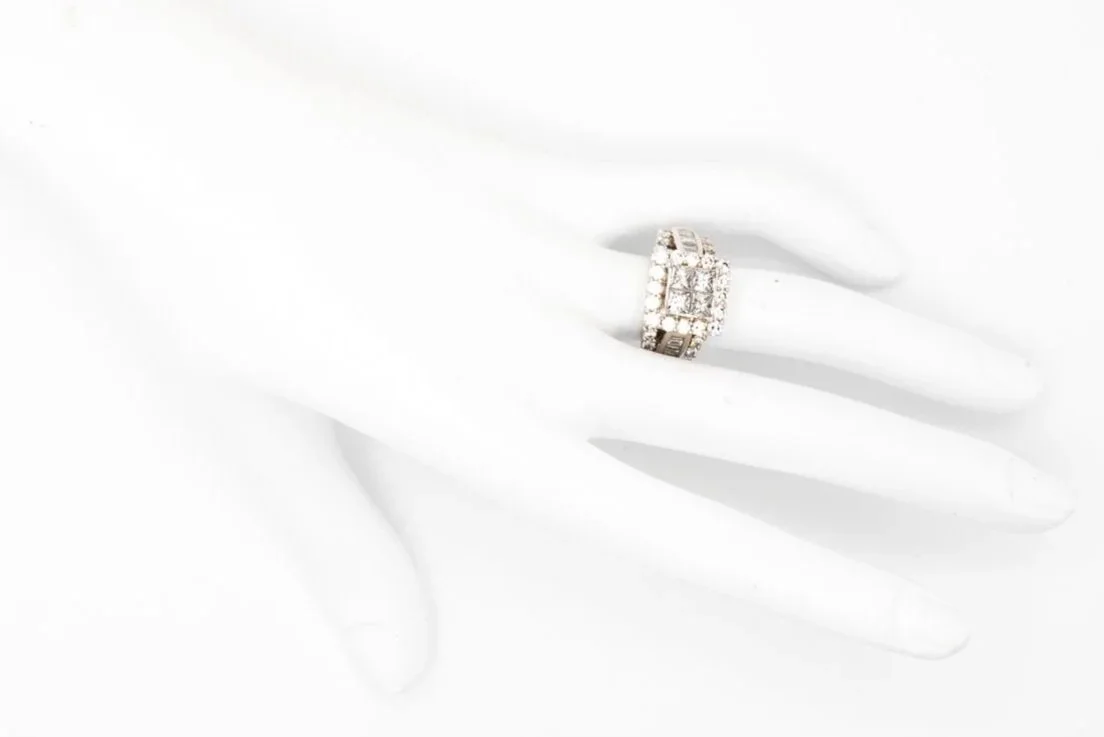 (H)White Gold Multi Diamond Cluster Ring