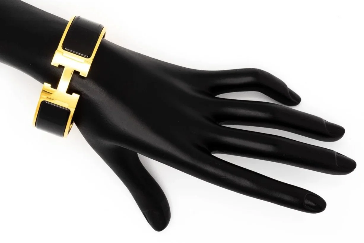 (H)Gold Toned Black Enamel Hermes Clic H Hinged Bracelet