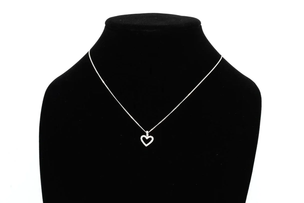 (F)White Gold Round Brilliant Cut Diamond Heart Pendant