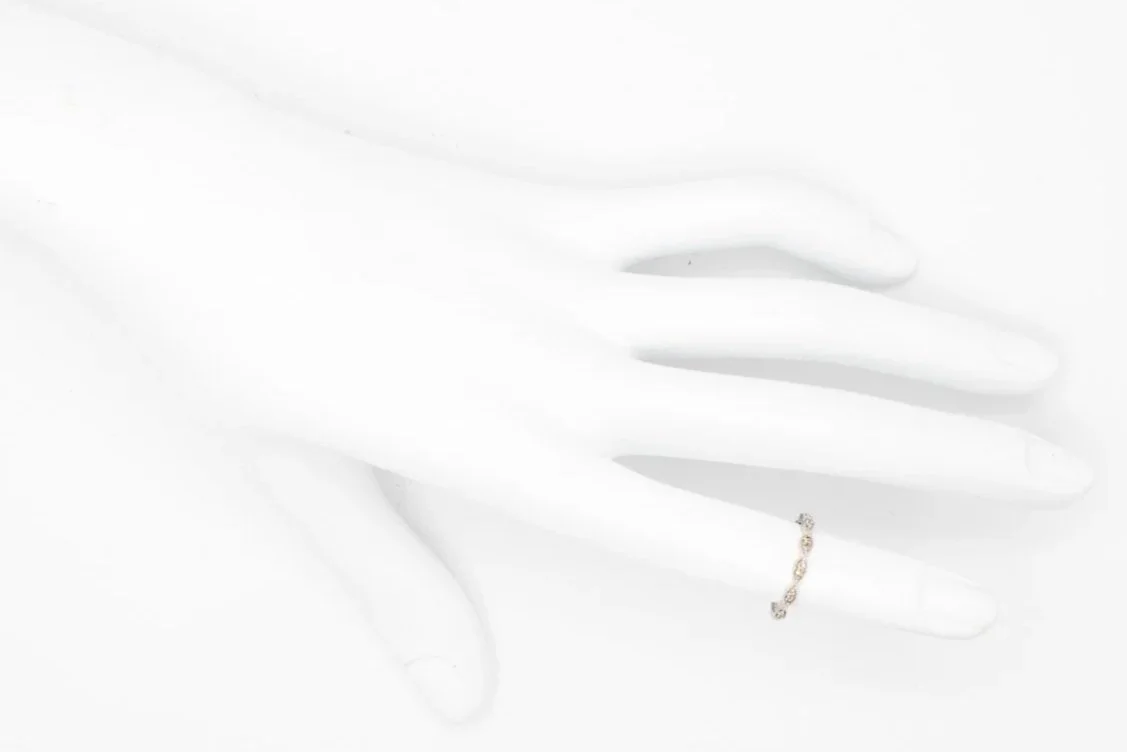 (H)White Gold Single Cut Diamond Band