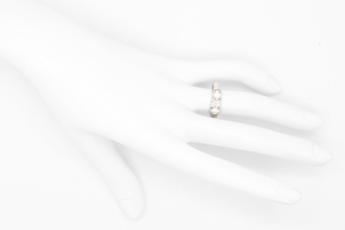 (H)White Gold Round Brilliant Cut Multi Diamond Ring