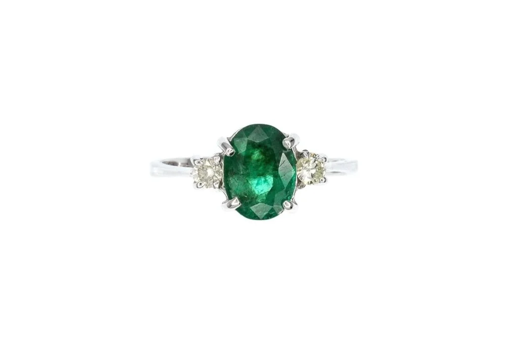 (T)White Gold Round Brilliant Cut Diamond Emerald Three Stone Gemstone Ring