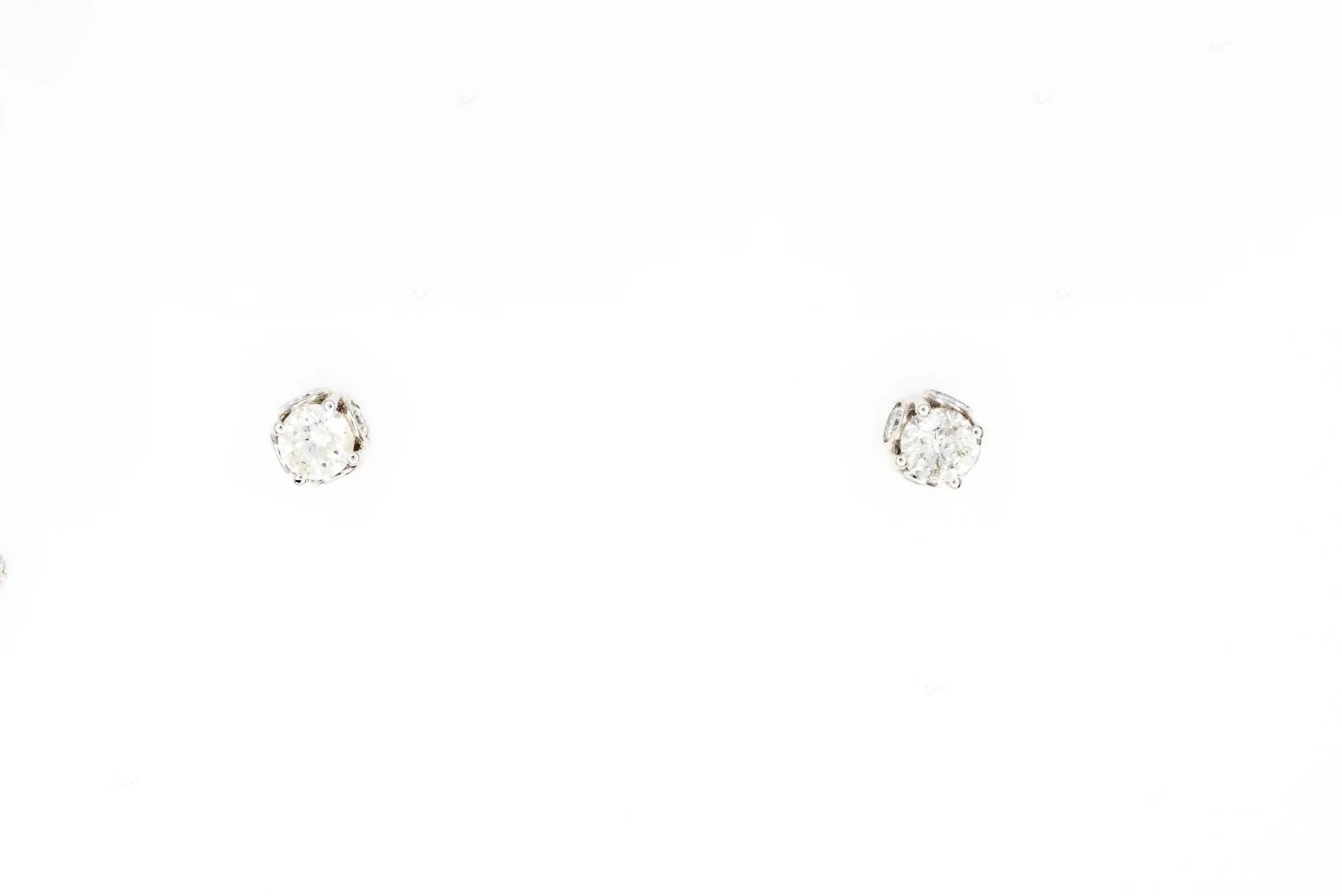 (T)White Gold Round Brilliant Cut Diamond Stud Earrings
