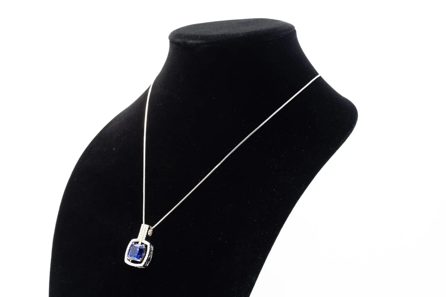 (S)White Yellow Gold Diamond Tanzanite Drop Pendant